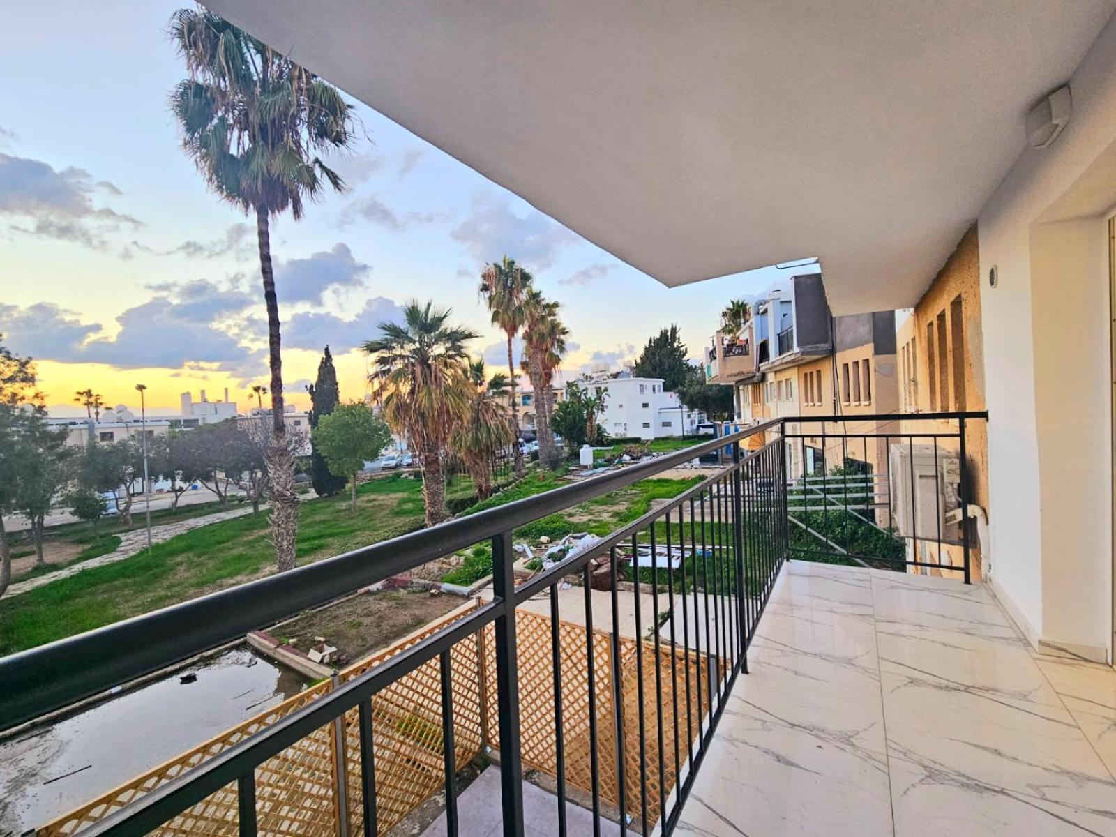 1Bd Beach Apartment Paphos Exterior photo